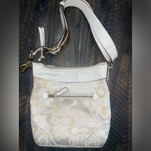 Coach small strap shoulder bag . Tan - Picture 2 of 3